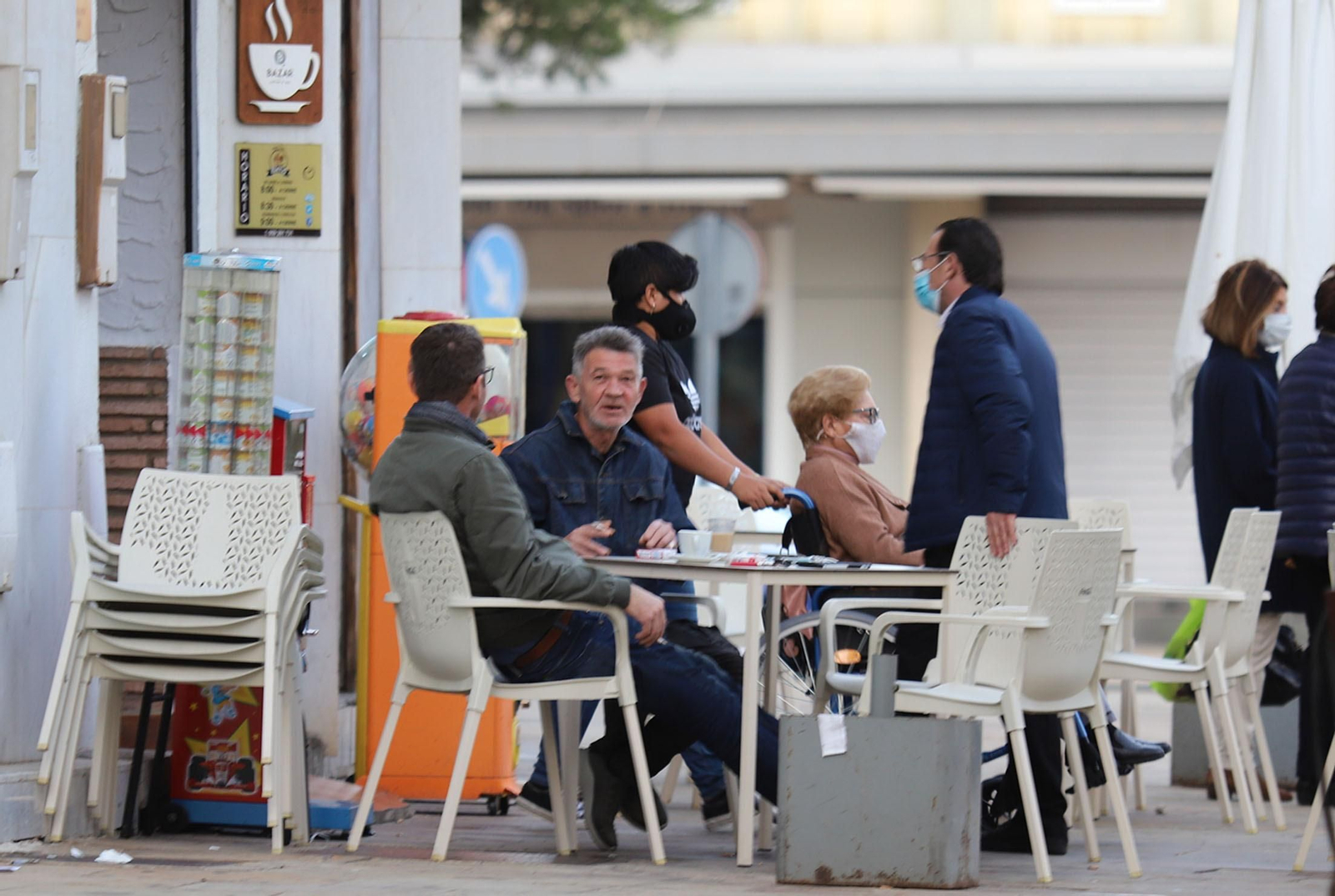 Imágenes del cierre de comercios bares y terrazas a causa de las nuevas restricciones por la Covid en Huelva