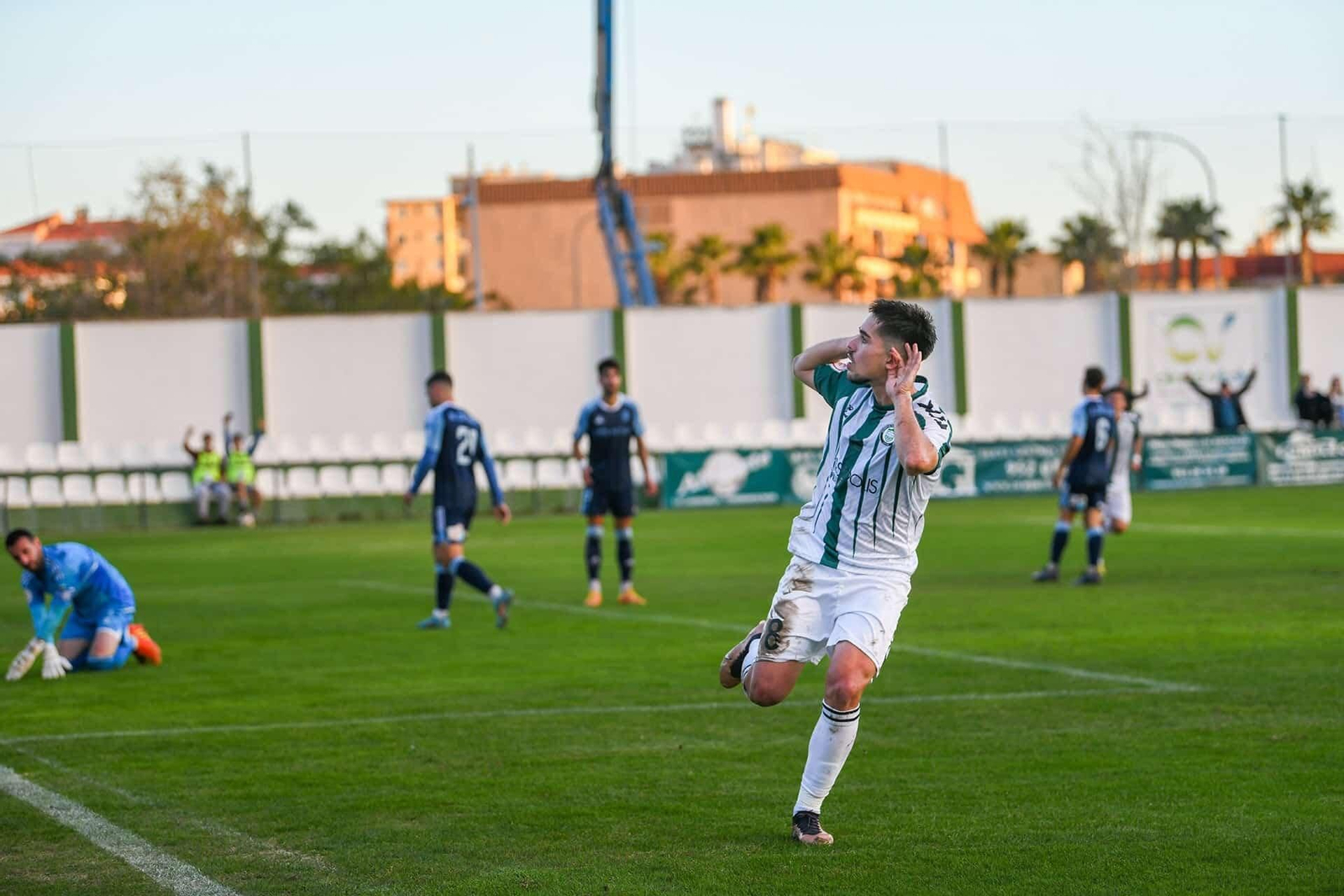 Fran Castillo celebrando un gol en su etapa en el Juventud De Torremolinos CF.