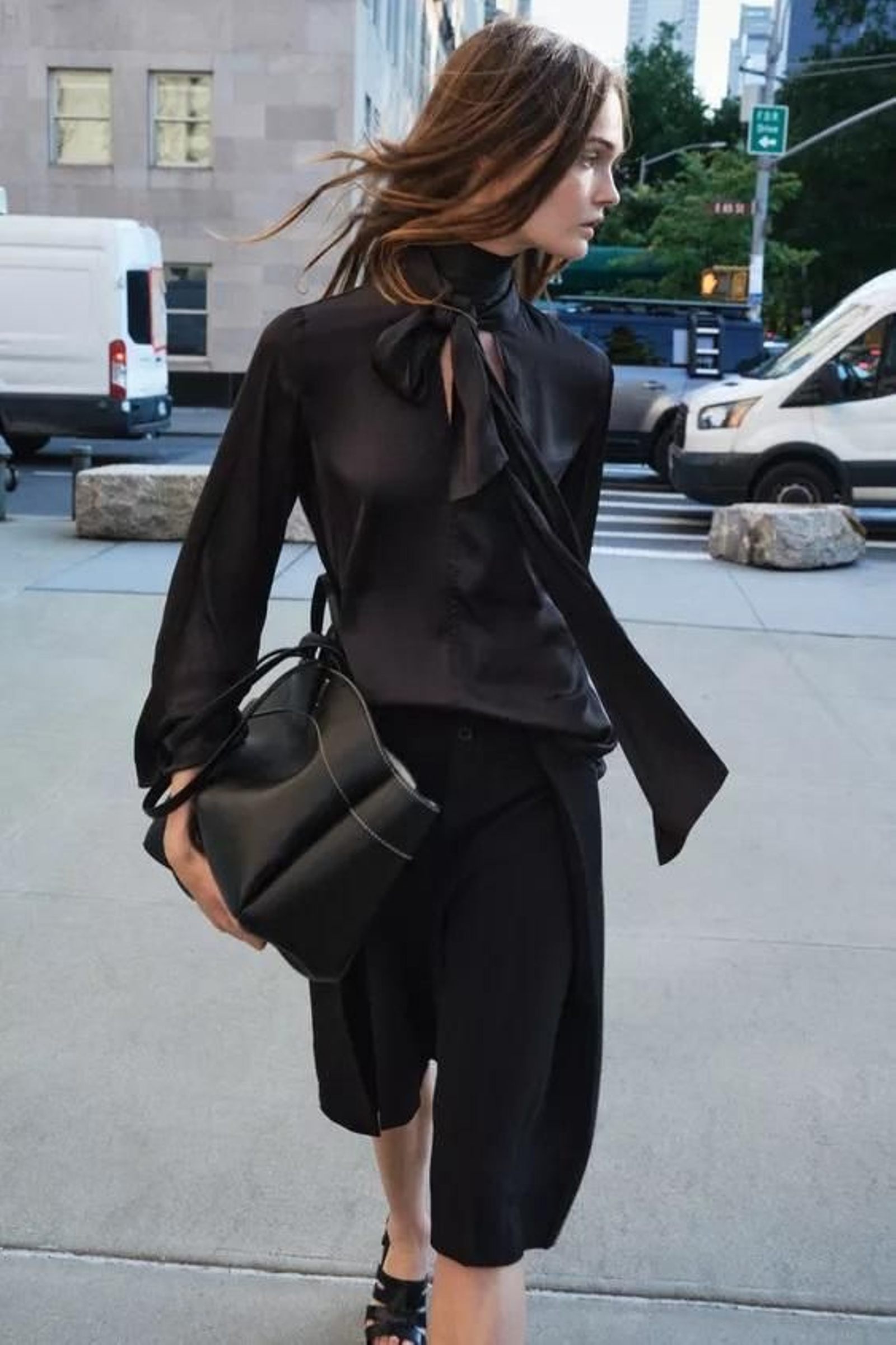 La blusa romántica de Zara que es ideal para salir a cenar