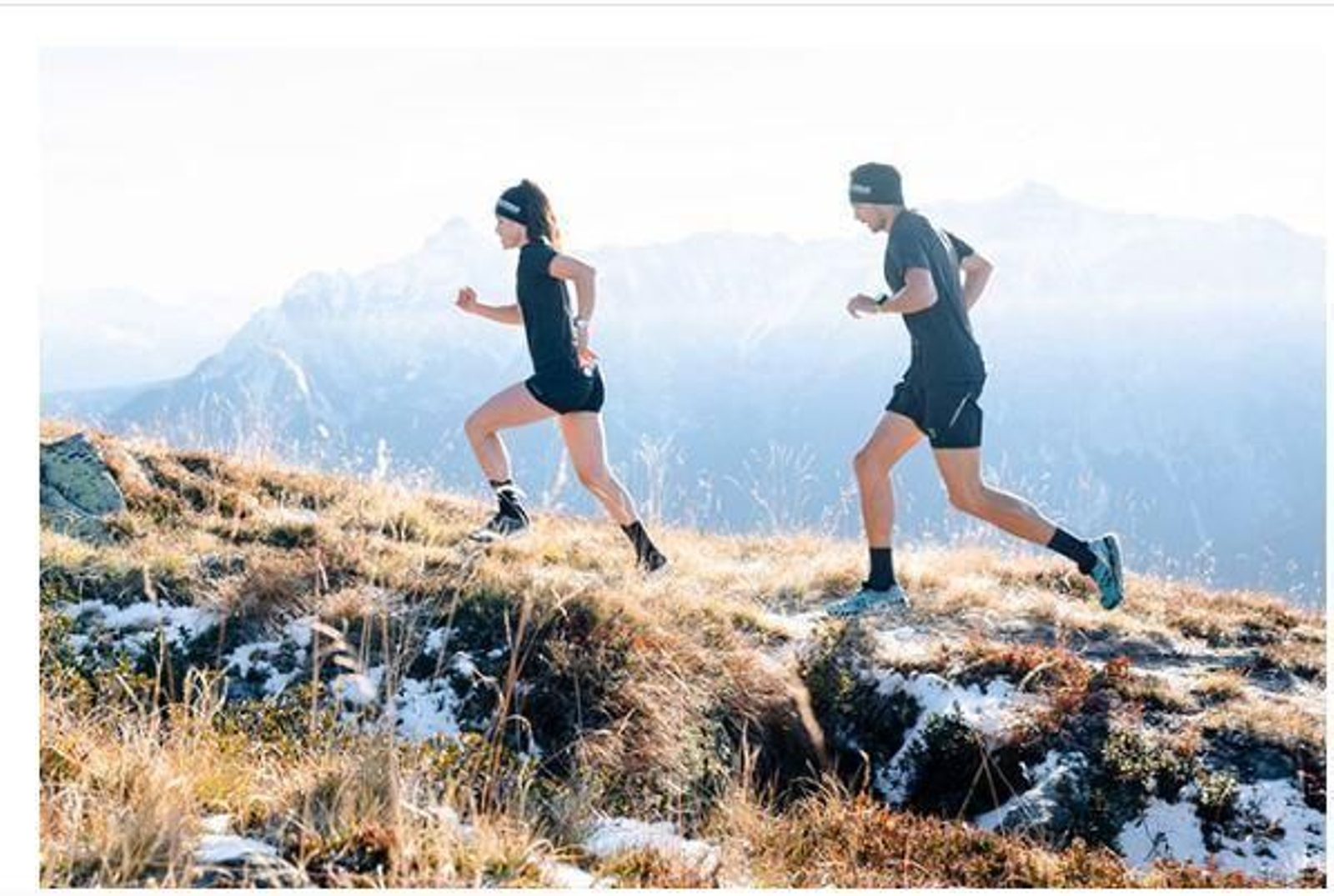 Dos participantes en una prueba de trail