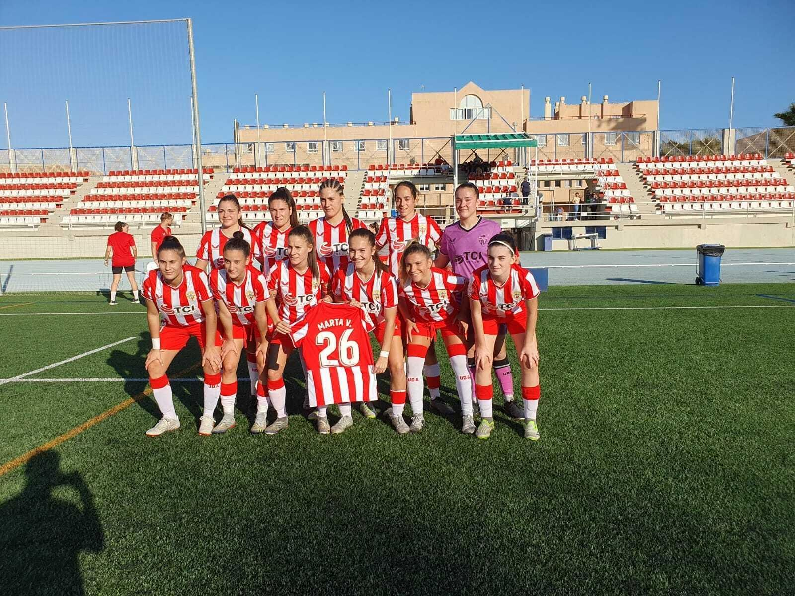 Once inicial del conjunto rojiblanco que posó con una camiseta de apoyo a Marta.