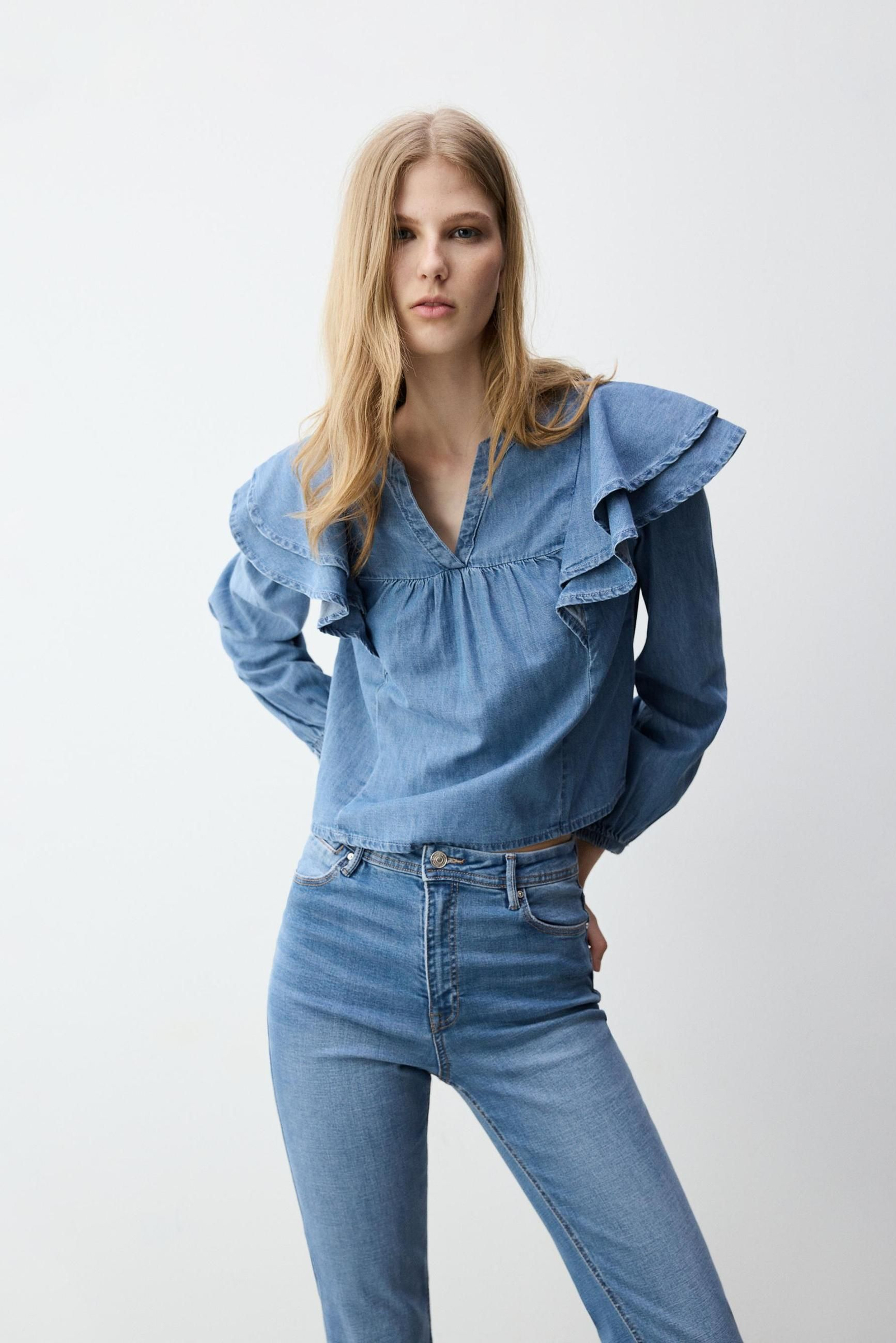 Blusa denim de Lefties.
