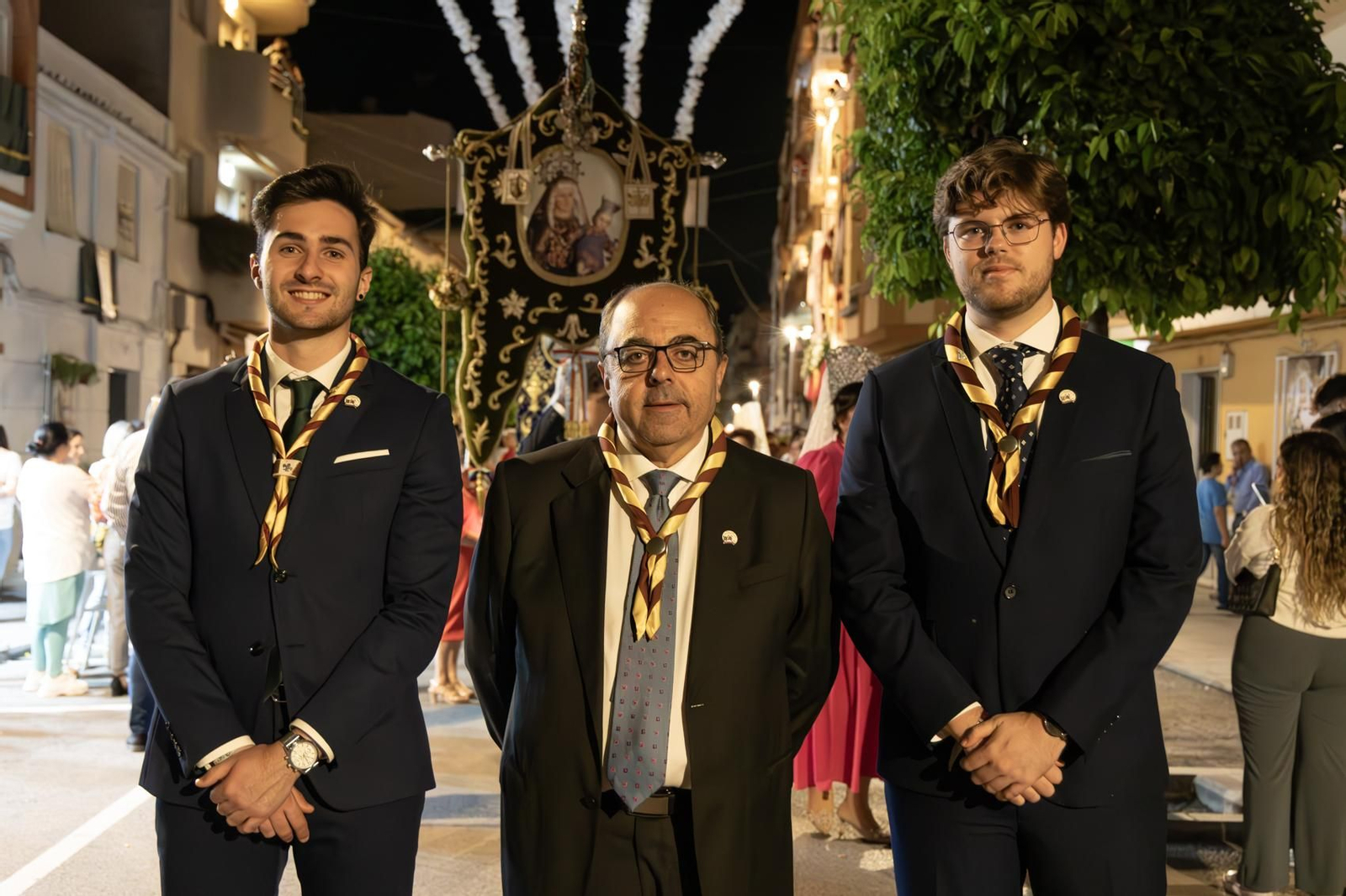 Santa Ana, patrona de Torredelcampo, recibe el bastón de mando como Alcaldesa Perpetua.