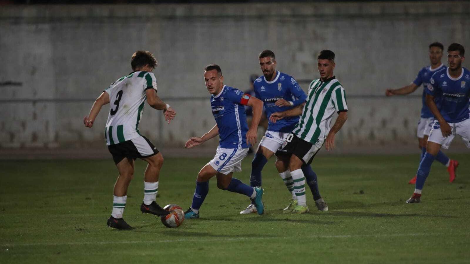 Juanca se tuvo que retirar lesionado a la media hora.