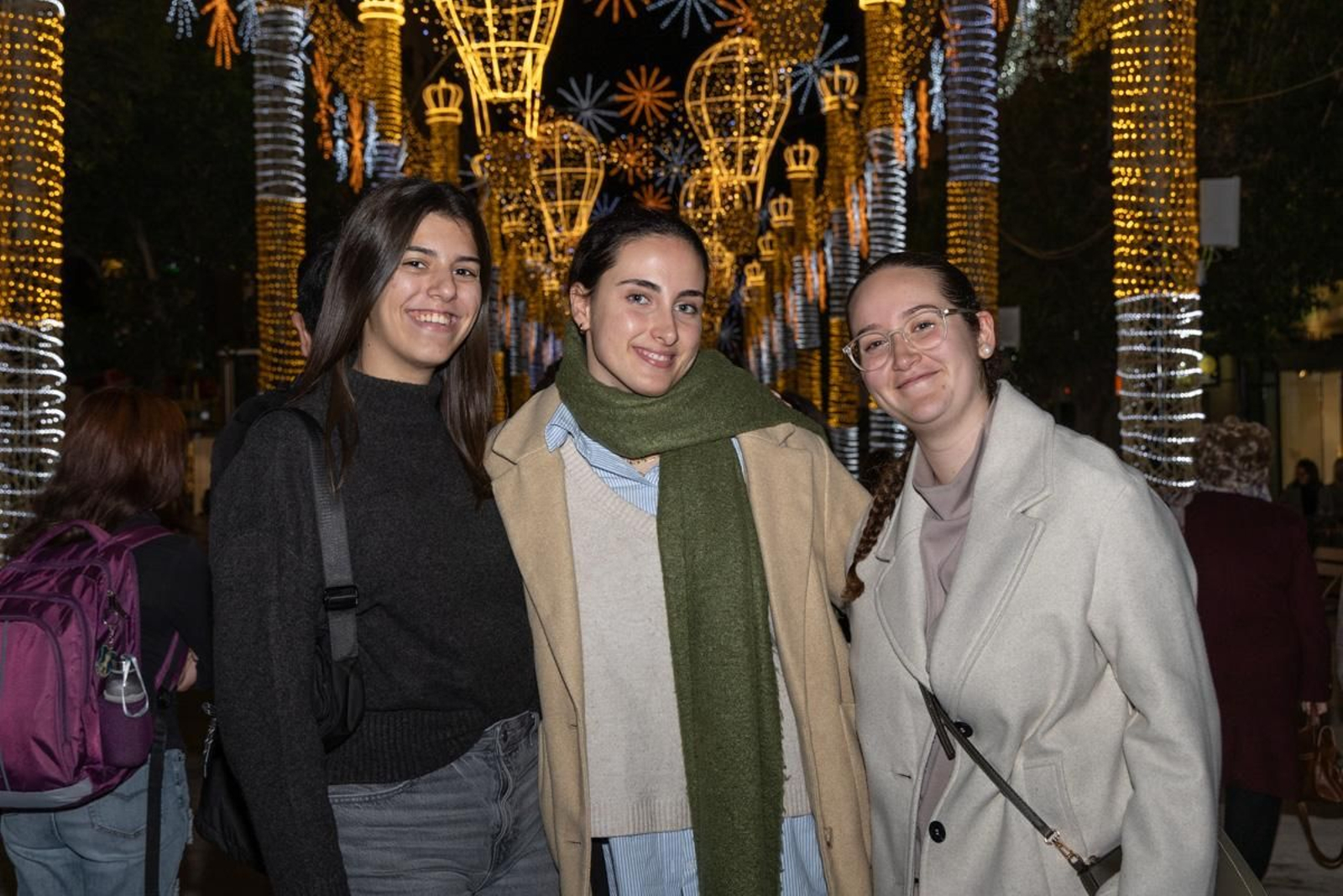 Jaén enciende su Navidad con sus habitantes echados a la calle