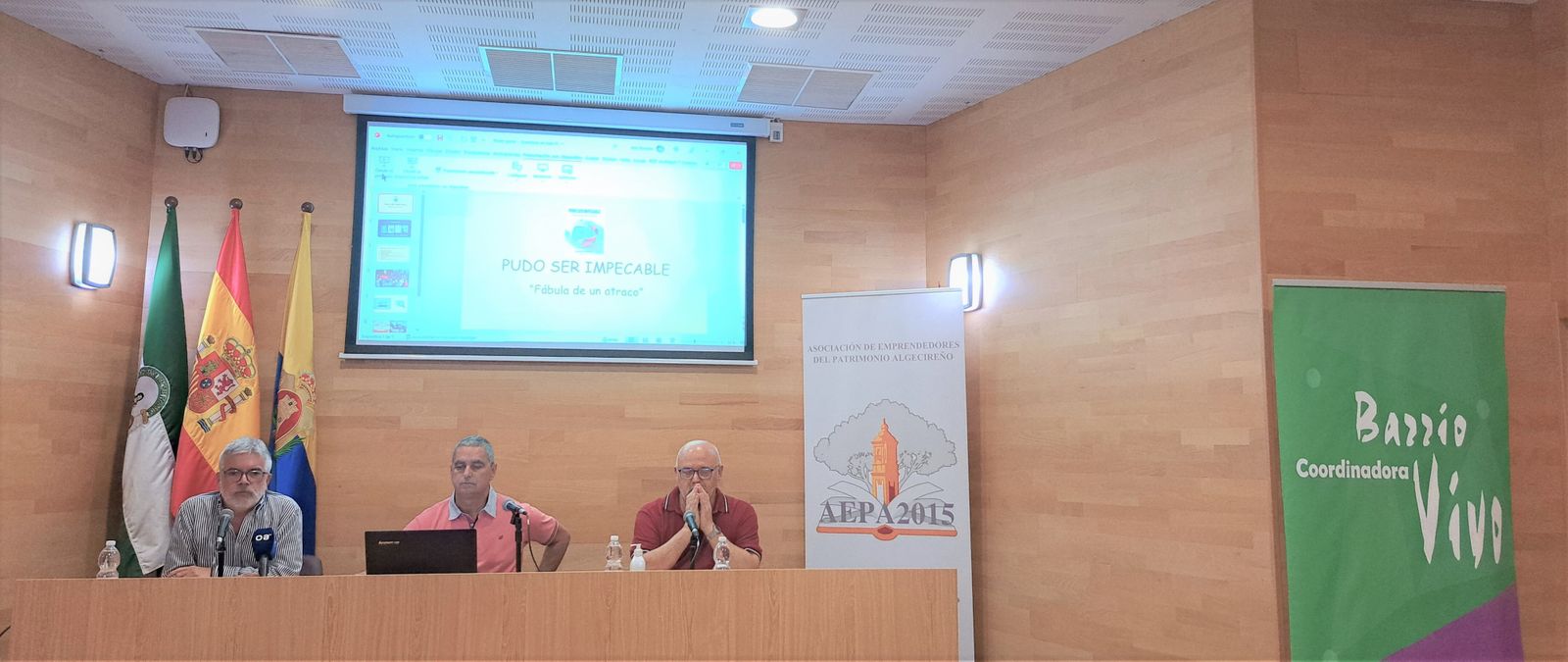 Un momento de la presentación del libro de Juan Barreno, en Algeciras.