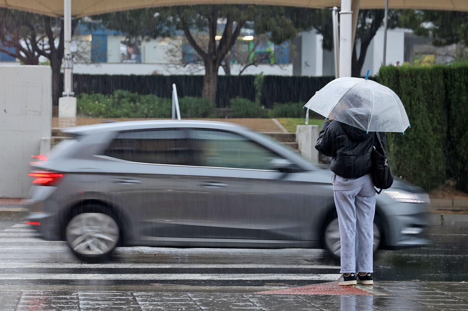 Una jornada lluviosa en Huelva capital.