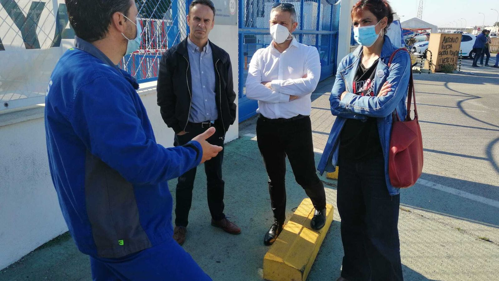 Rodríguez conversa con el delegado sindical de CGT Airbus Puerto Real