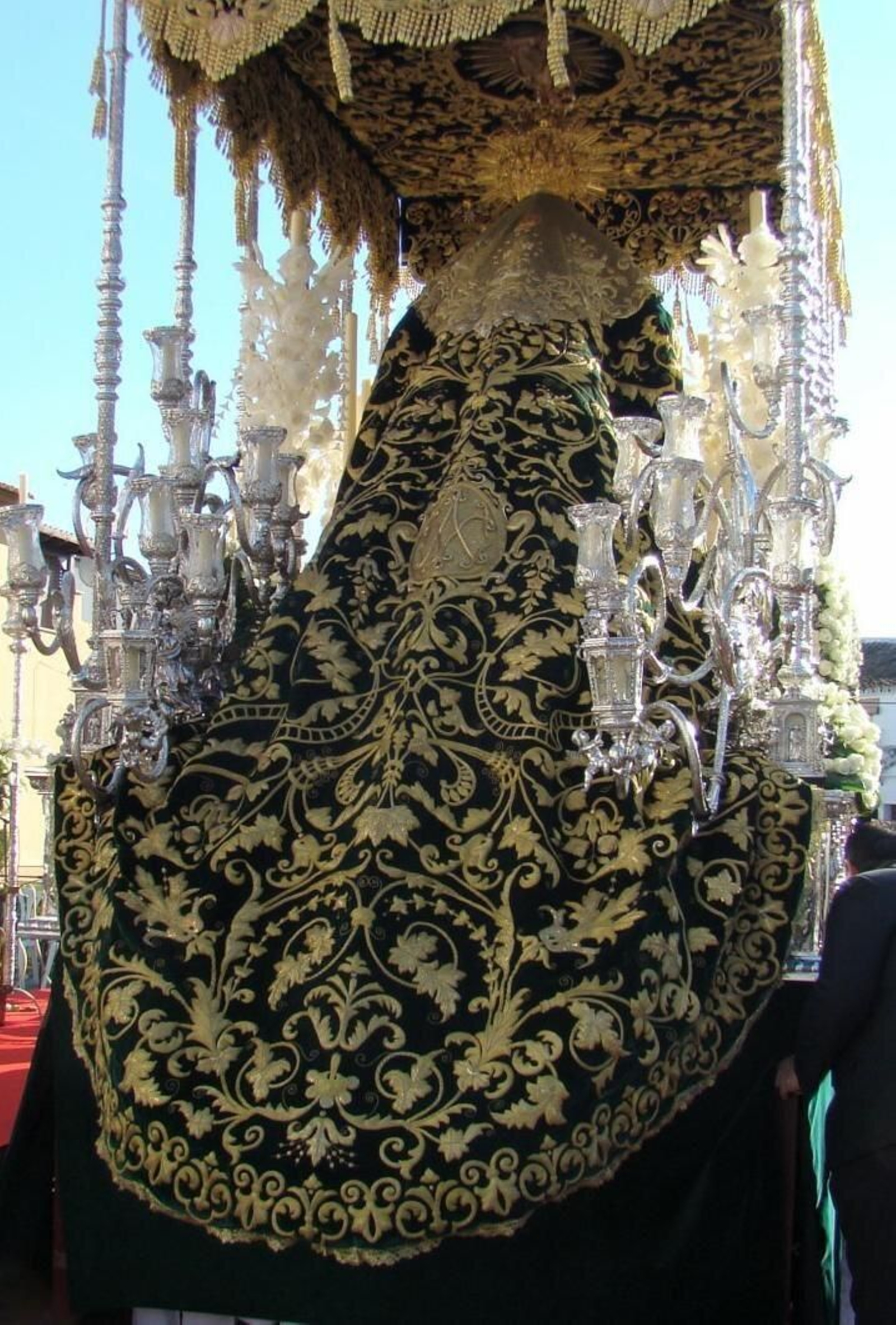 El manto bordado de la Virgen de la Salud de la Rinconada