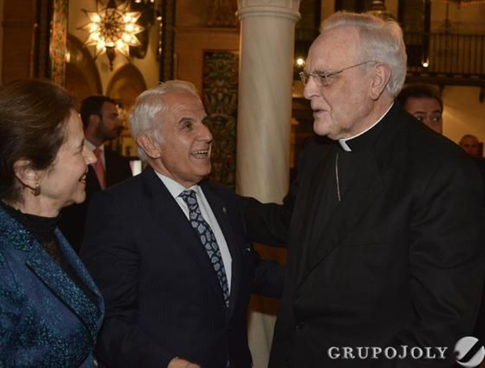 La vicerrectora de la Universidad de Sevilla, Teresa García; Antonio Pascual,  presidente de la Fundación Sevillana-Endesa y Carlos Amigo. / Reportaje gráfico: Antonio Pizarro, Juan Carlos Muñoz y Juan Carlos Vázquez