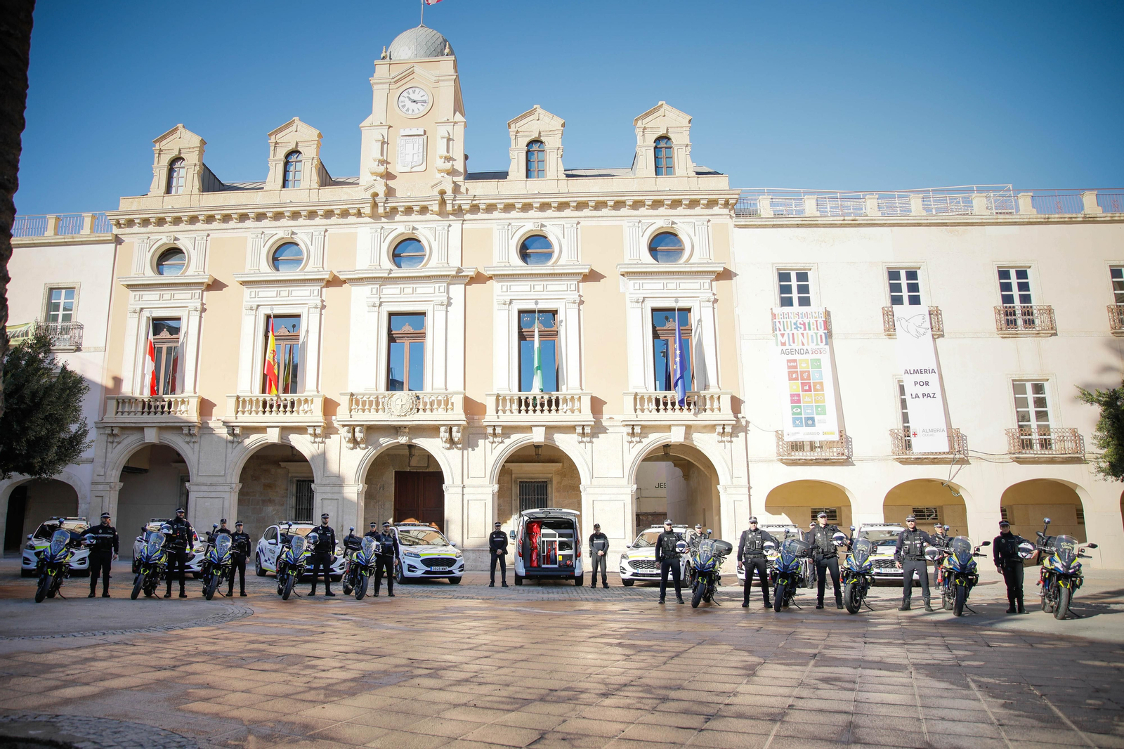 Presentación vehículos y motos policía local en imágenes