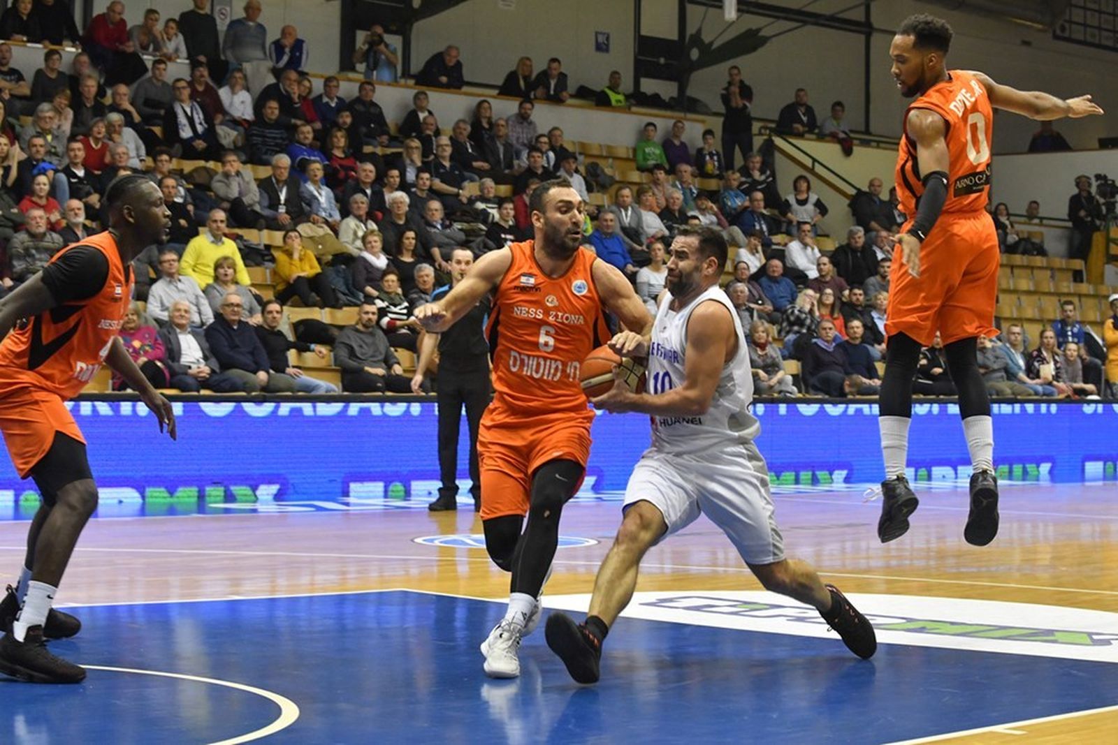 Penetración de Carlos Cabezas.