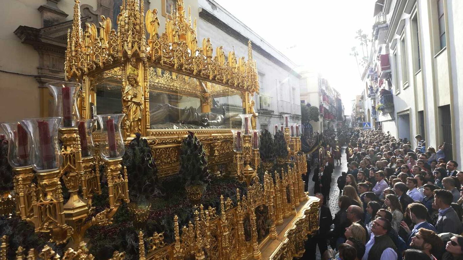 Paso del Cristo Yacente, de la Hermandad del Santo Entierro