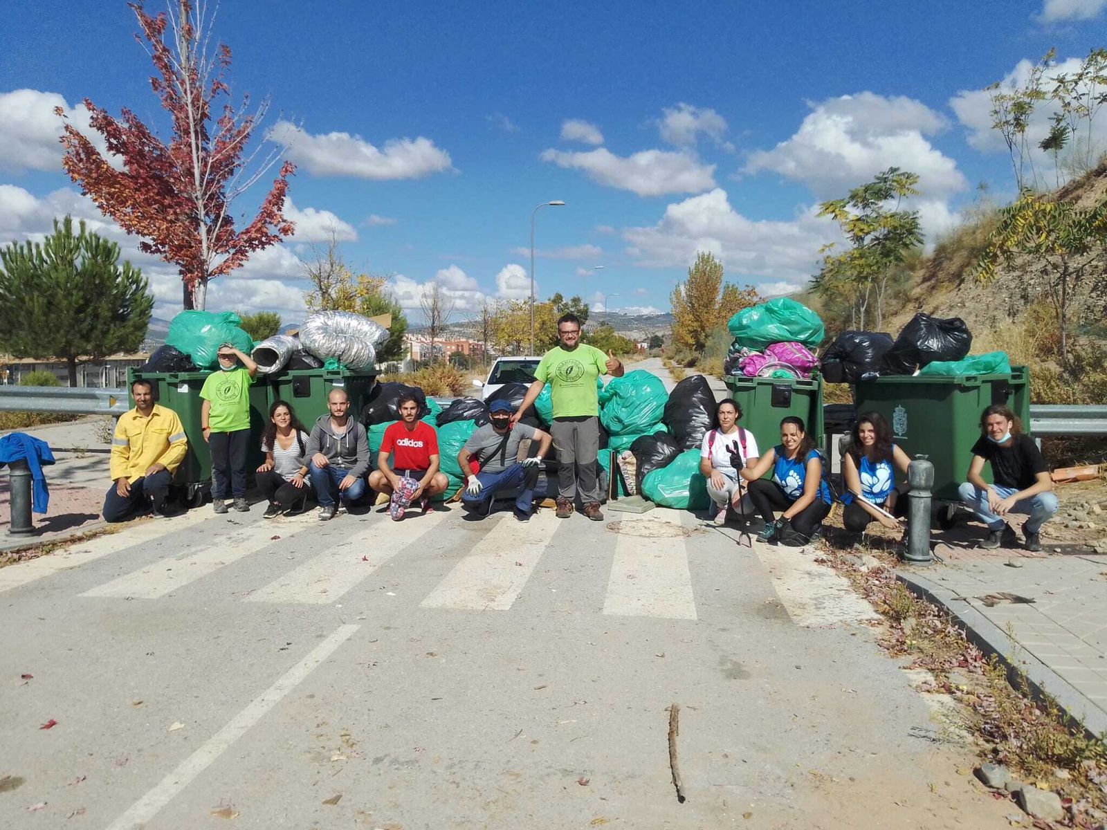 Los vecinos del Parque Nueva Granada recogen 1.400 kilos de basura