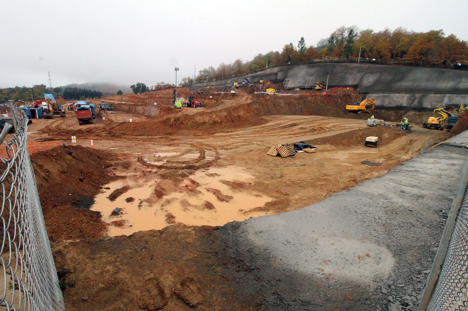 Imágenes de la colocación de la primera piedra de la planta de ElPozo en Jabugo.
