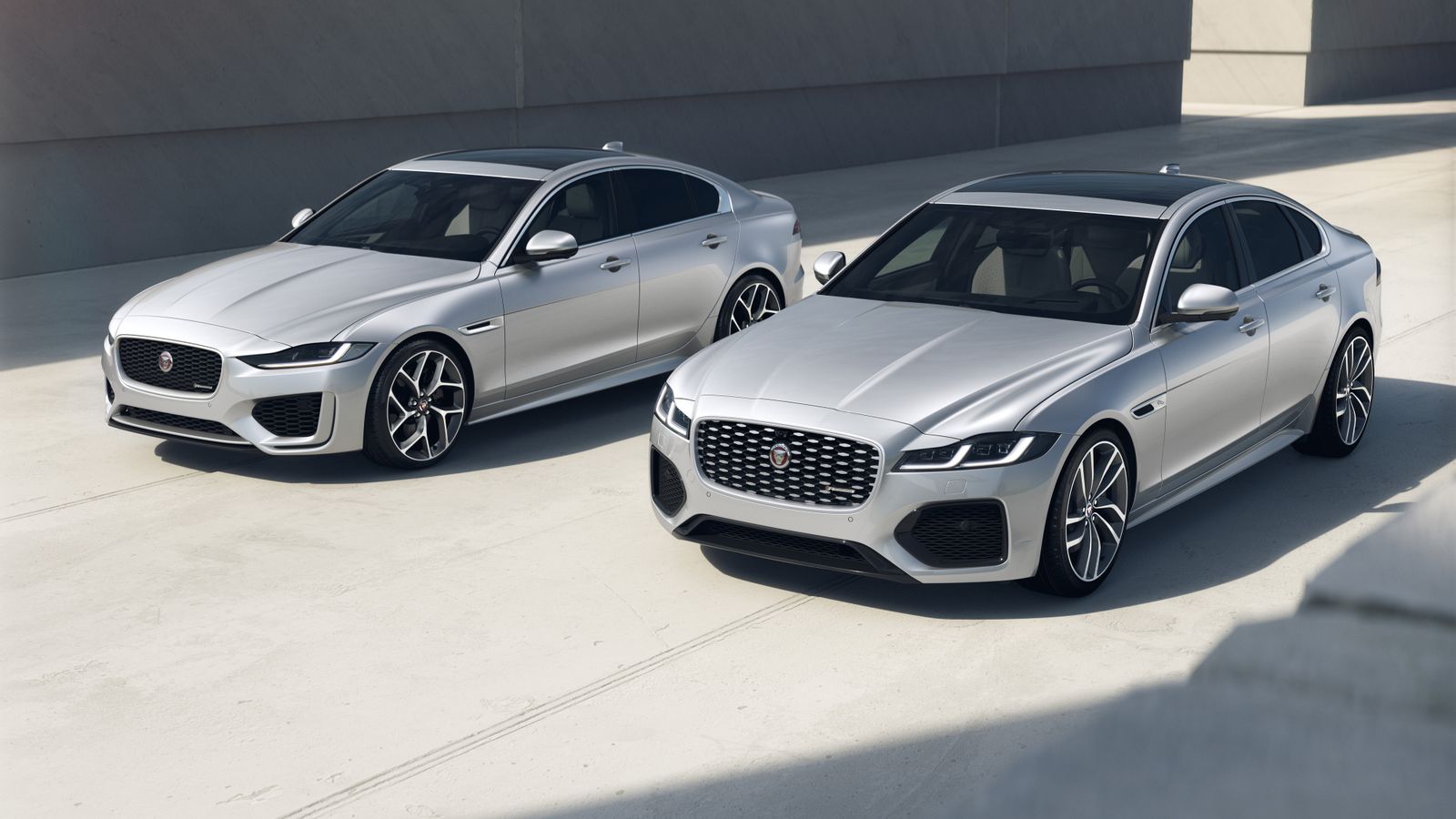 Los Jaguar XE y XF estrenan versión R-Dynamic Black