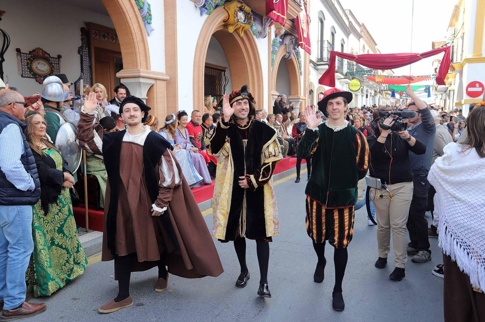 Imágenes del gran ambiente en la Feria Medieval de Palos de la Frontera, Huelva
