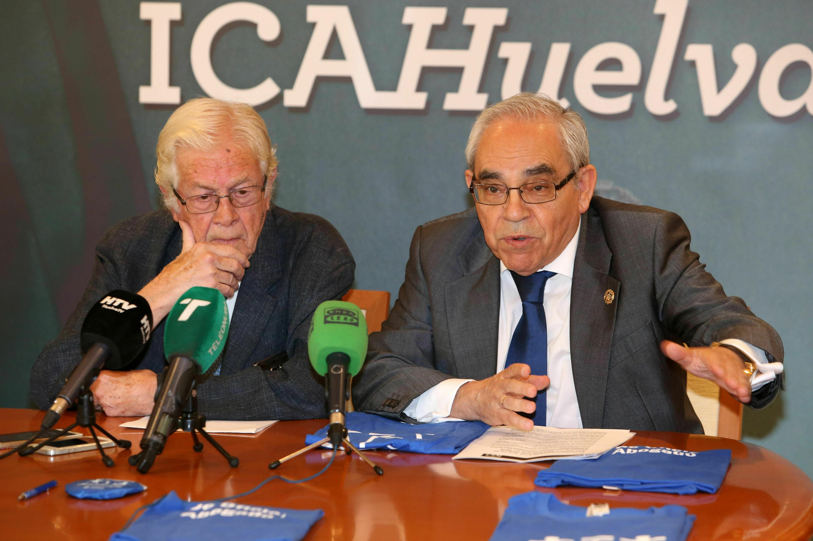 Juan José Domínguez y Fernando Vergel, exdecano y decano del Colegio de Abogados de Huelva, respectivamente.