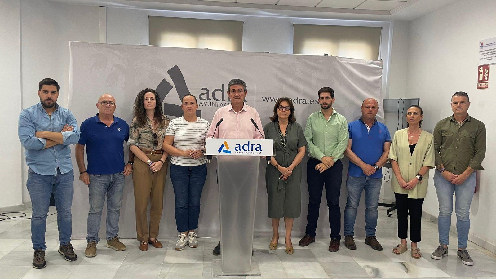 El equipo de gobierno de Adra encabezado por su alcalde Manuel Cortés