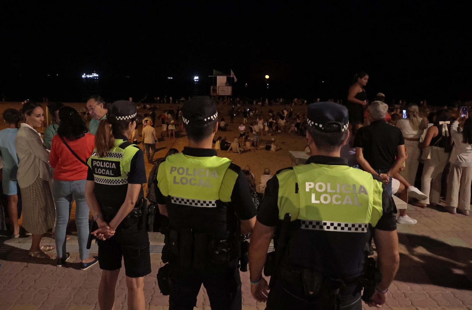 Fotos de la noche de San Juan en la playa de Getares
