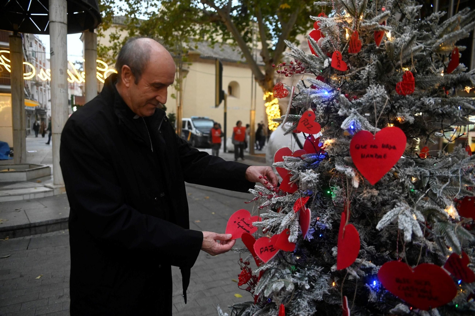 El árbol solidario de Cáritas en Córdoba