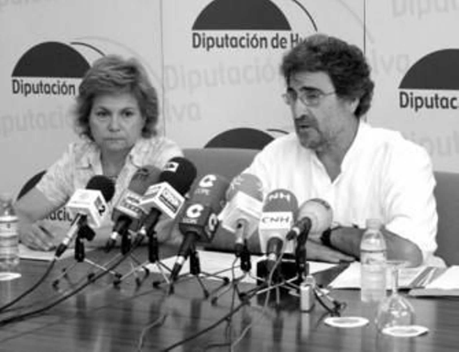 Florentino Ávila y Soledad Castizo, del movimiento asociativo, ofrecen los datos de drogadicción.