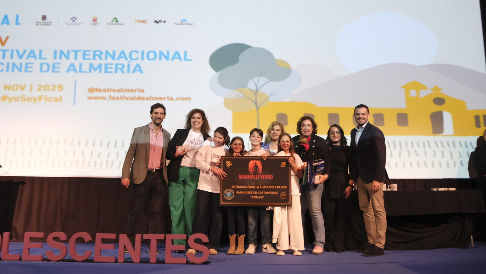 Imágenes de la gala 'Miradas Adolescentes' de FICAL 2025