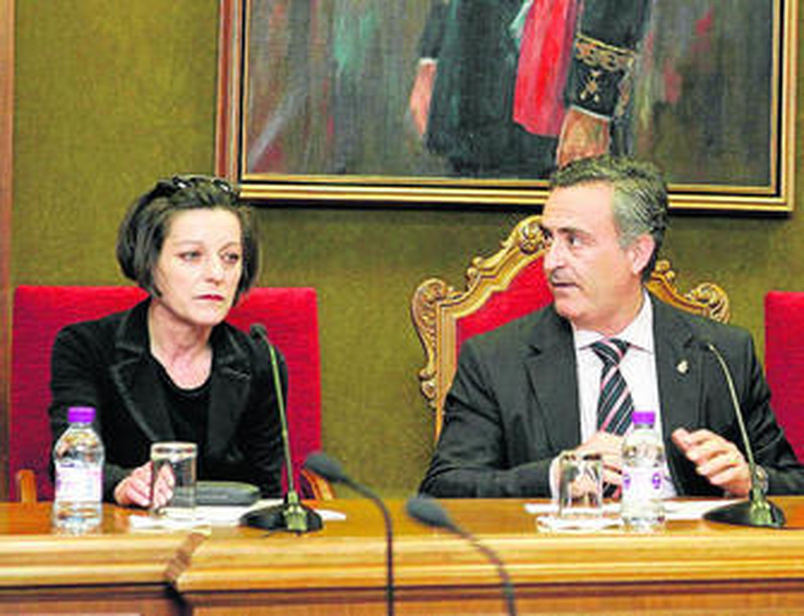Herta Müller acompañada de Juan Carlos Usero, presidente de Diputación.