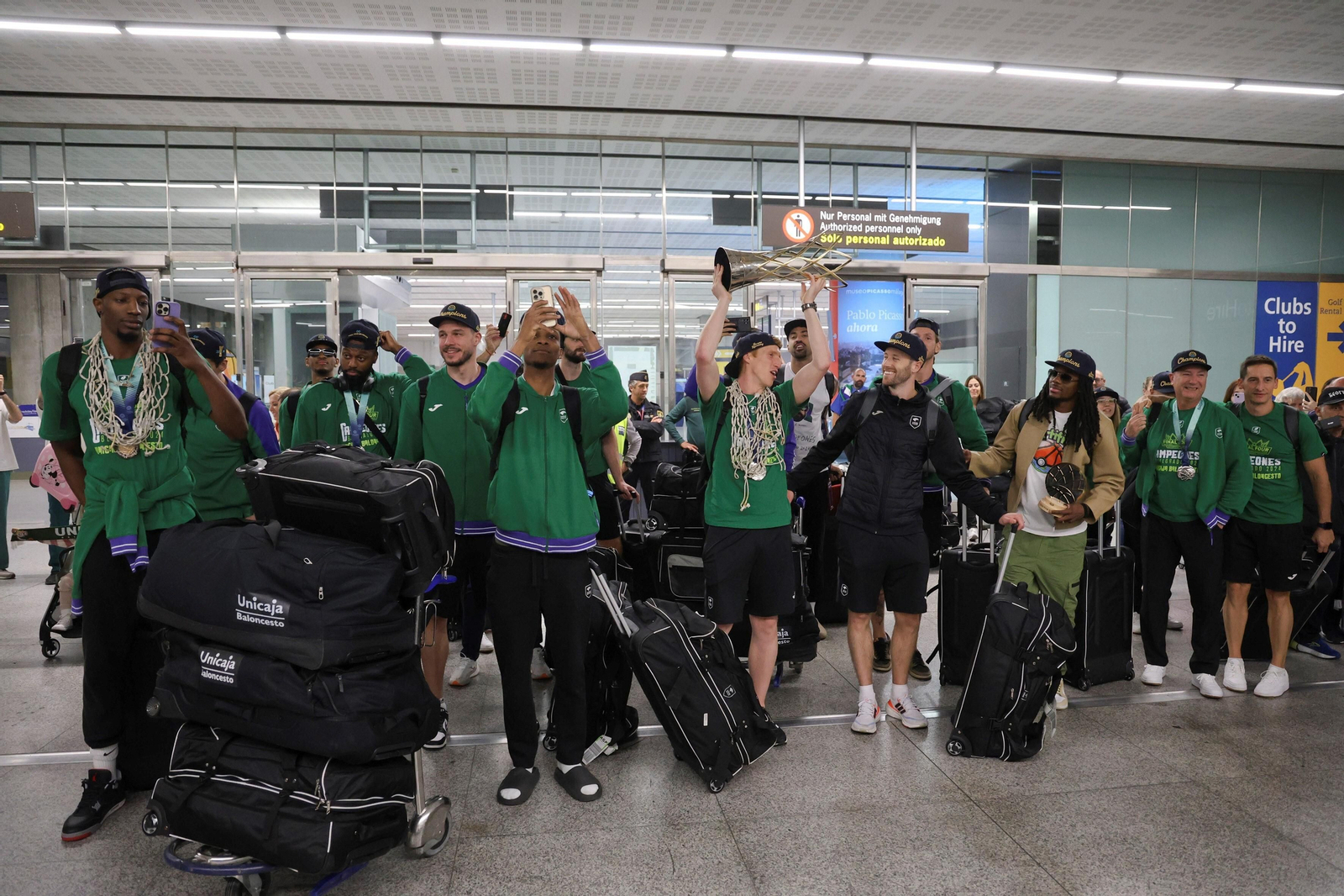 La llegada de los héroes de Belgrado, en imágenes