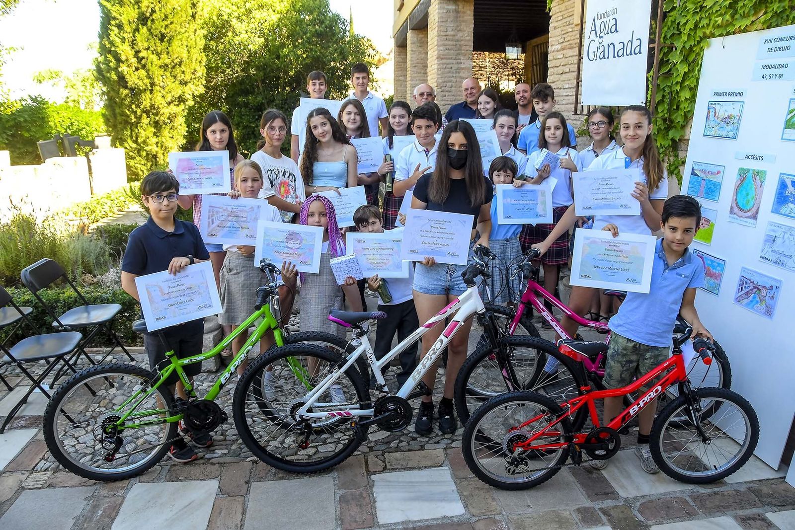 AguaGranada premia con bicicletas de montaña a los ganadores de su concurso de escolares