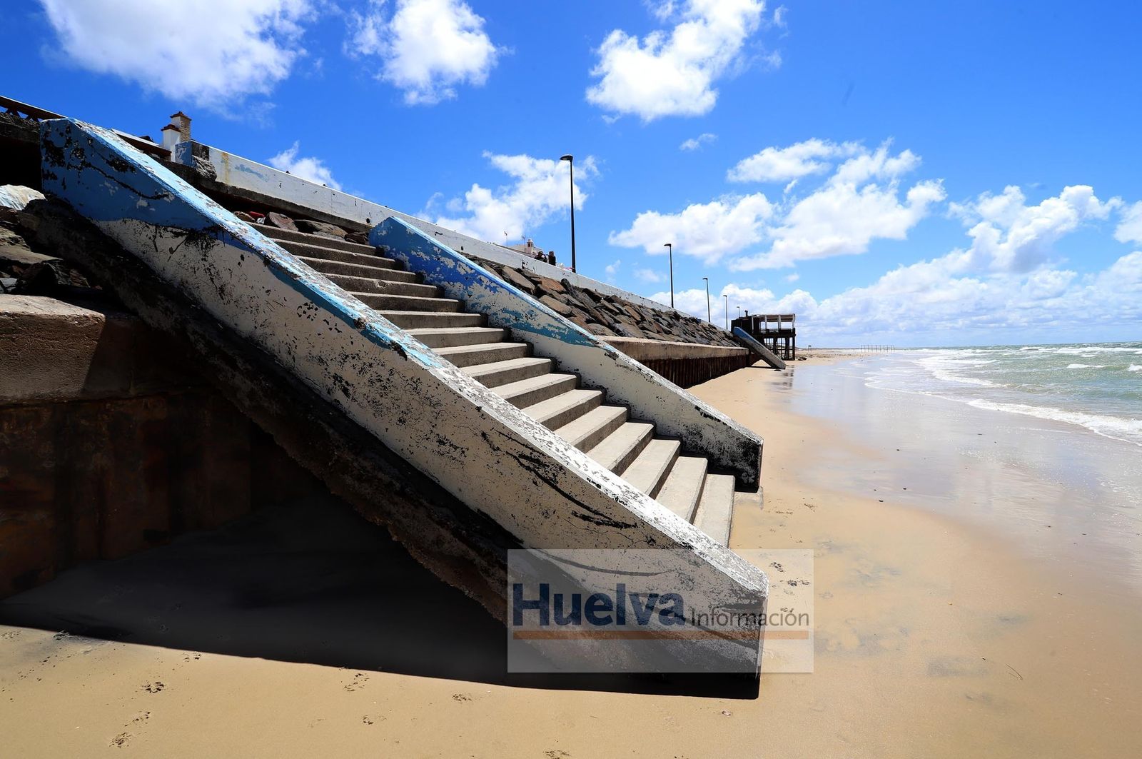Imágenes de la zona de la playa de Matalascañas más afectada por el temporal