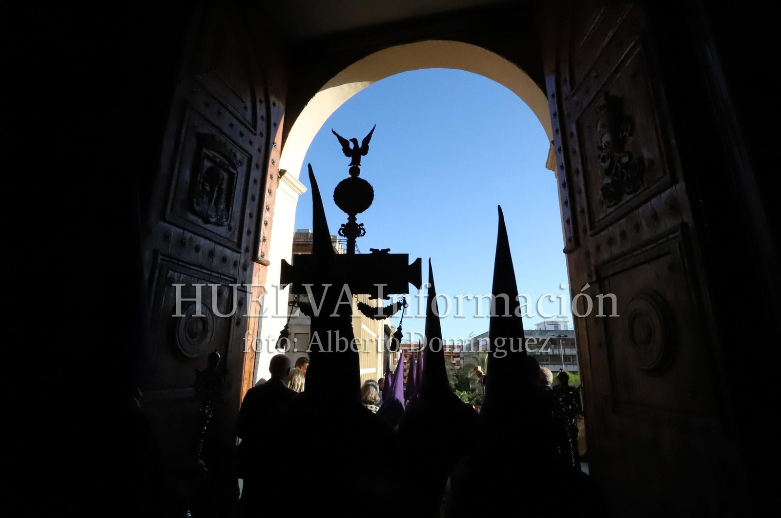 Imágenes de la procesión de Pasión en Huelva