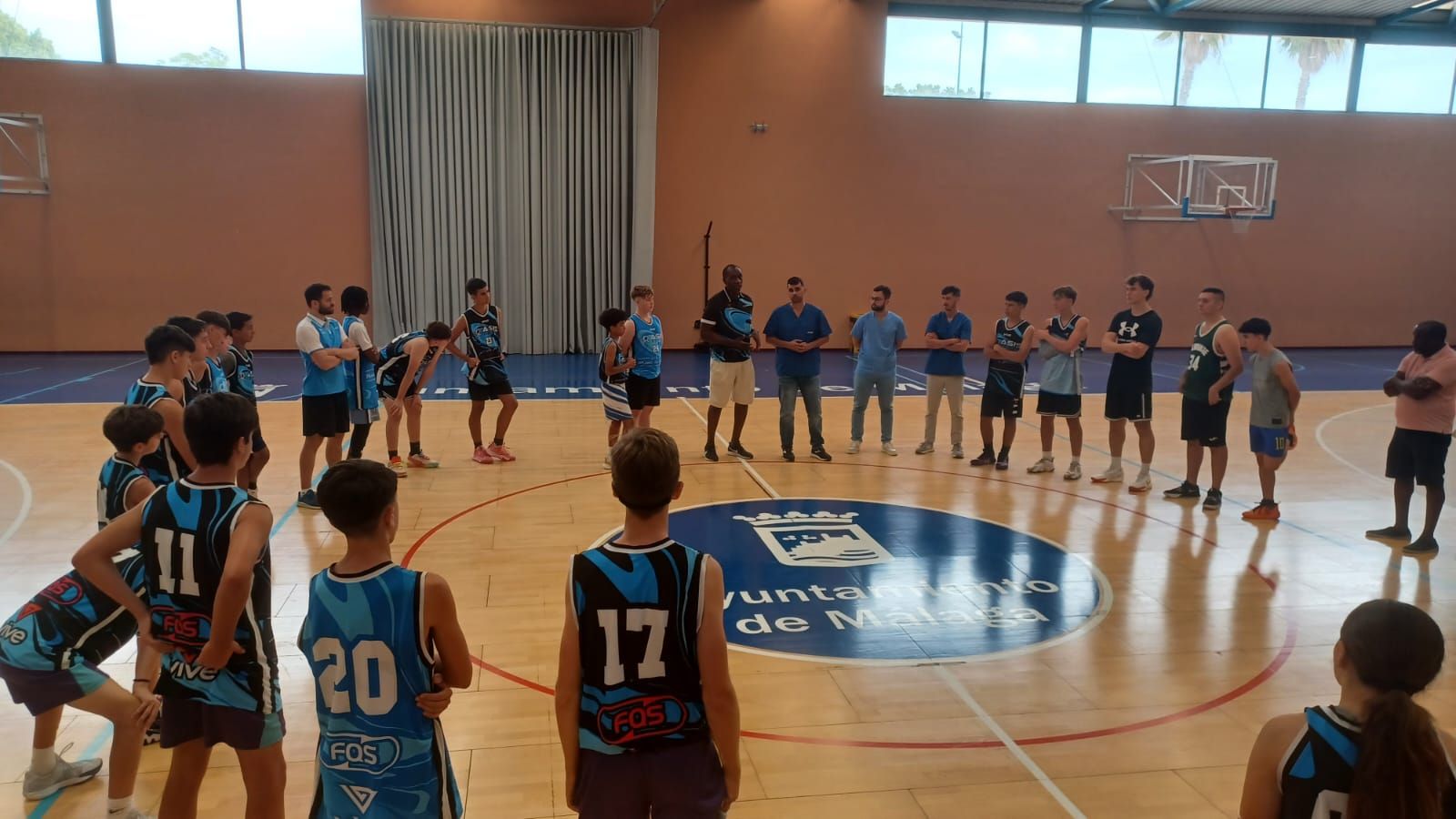 Anicet Lavodrama y Carlos Bernabé enseñan en el campus de tecnificación Asis Sport