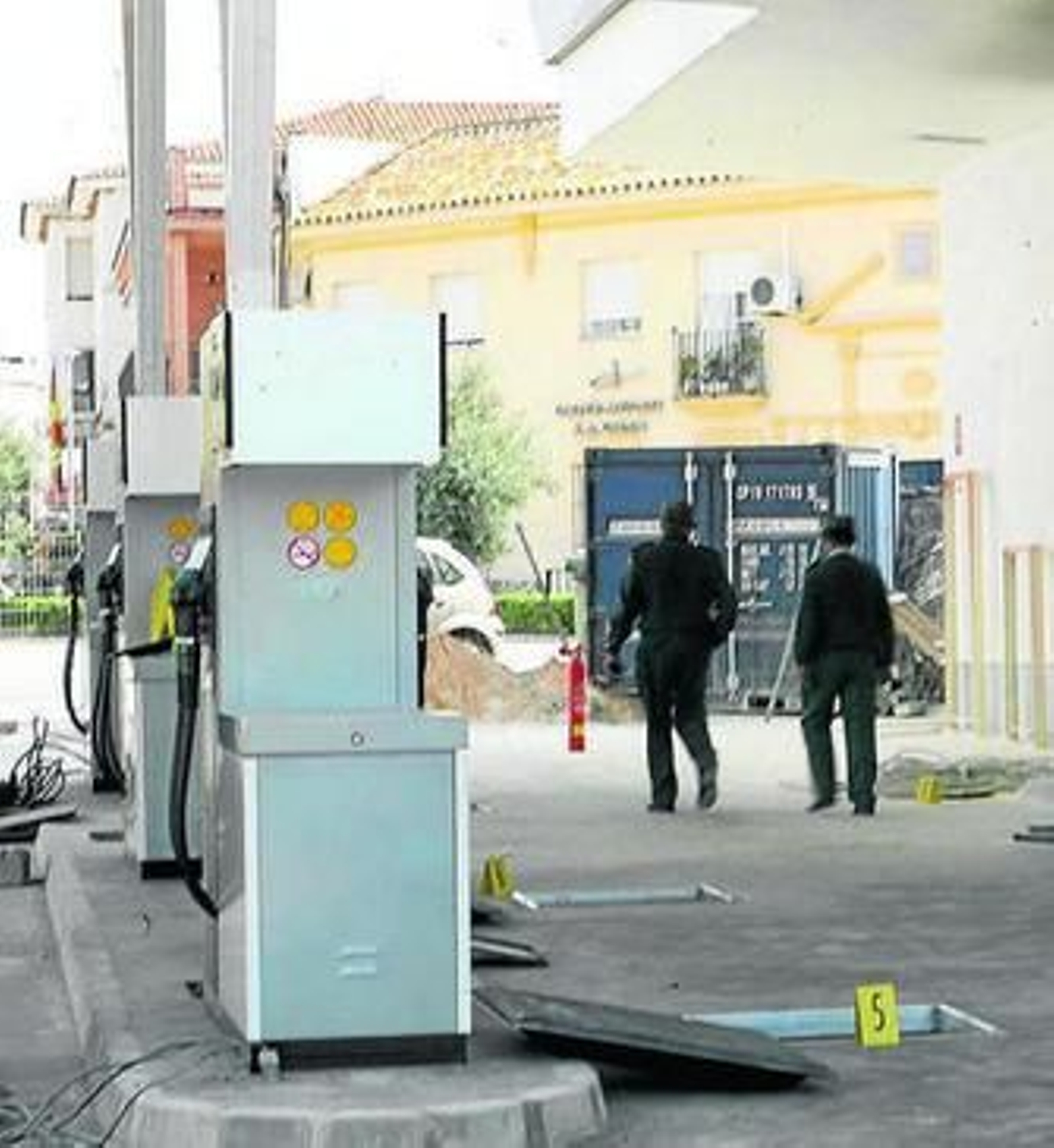 Una de las gasolineras de Almonte.