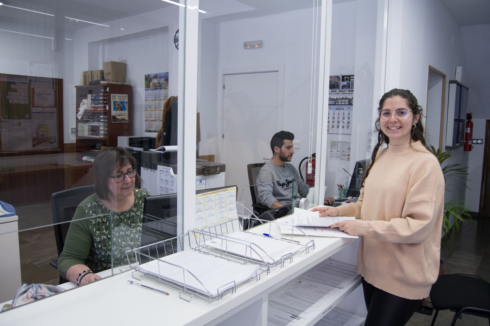 Nadia María Hidalgo en el registro general del Ayuntamiento