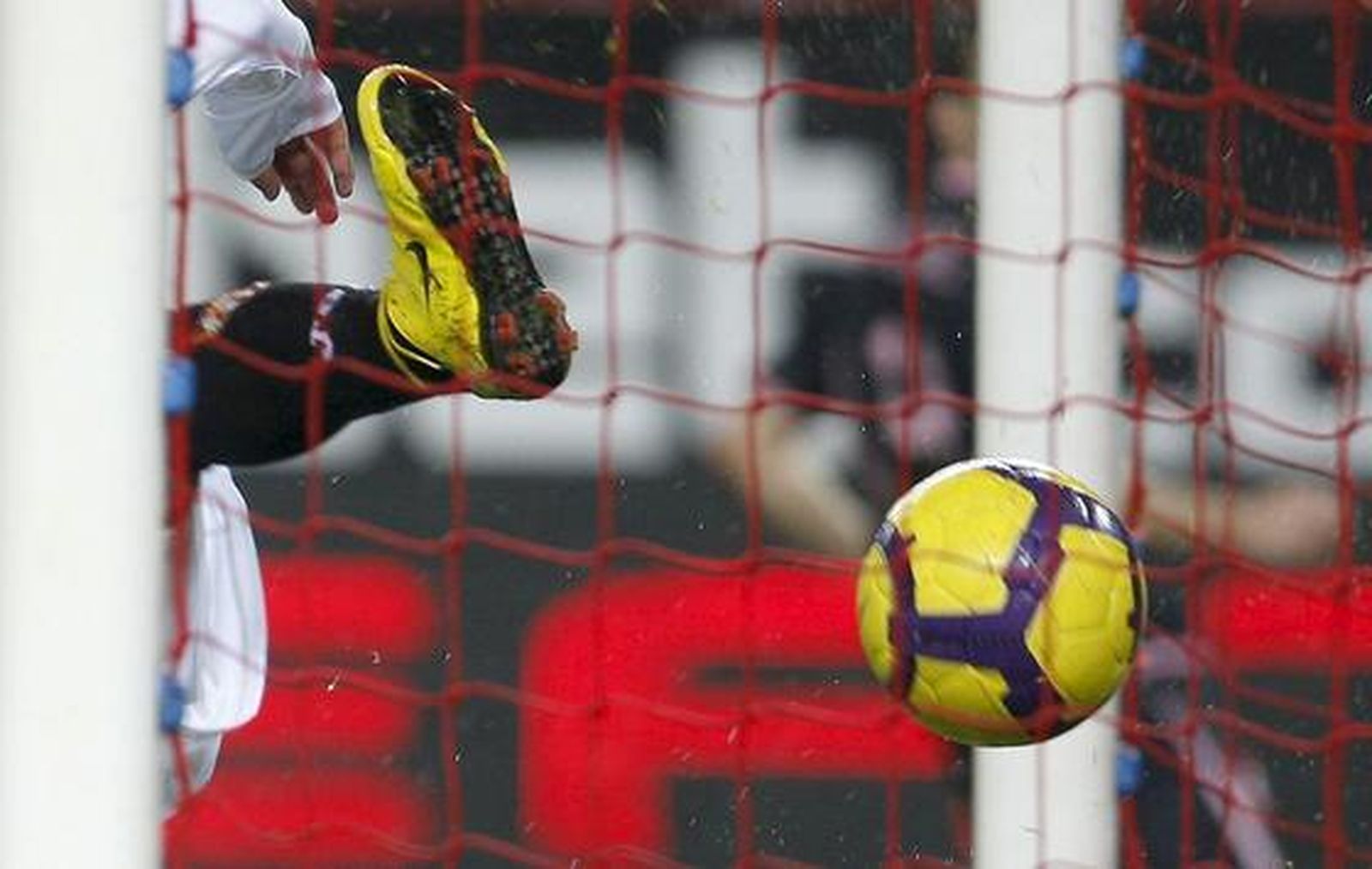 El Sevilla cumple en casa y ya está en las semifinales de la Copa del Rey. / EFE · AFP · Reuters