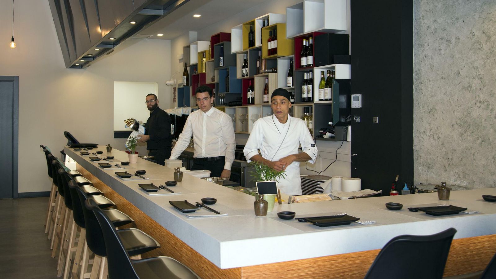 Interior del restaurante Mirai.