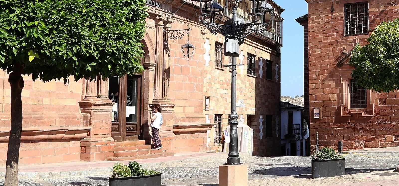 Parte de la fachada del Ayuntamiento de Montoro.