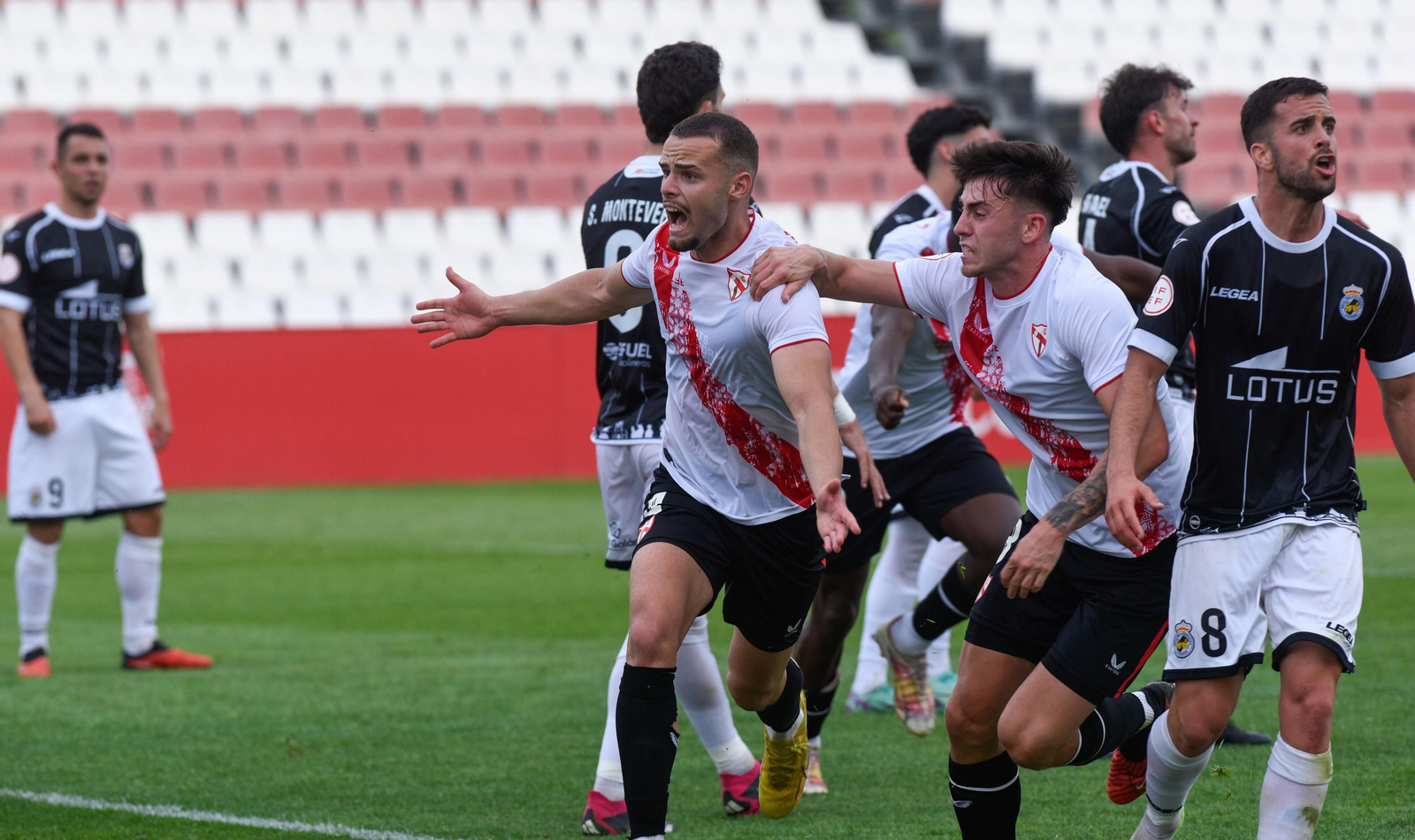 Las fotos del Sevilla Atlético-Balona de Segunda Federación (2-1)