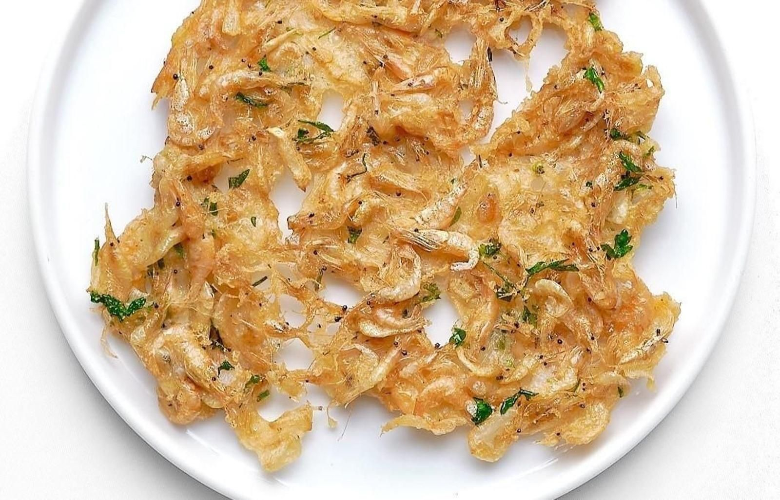 El Faro (Cádiz) En el barrio de La Viña, sus tortillitas de camarones, albóndigas de marisco y pescados son increíbles