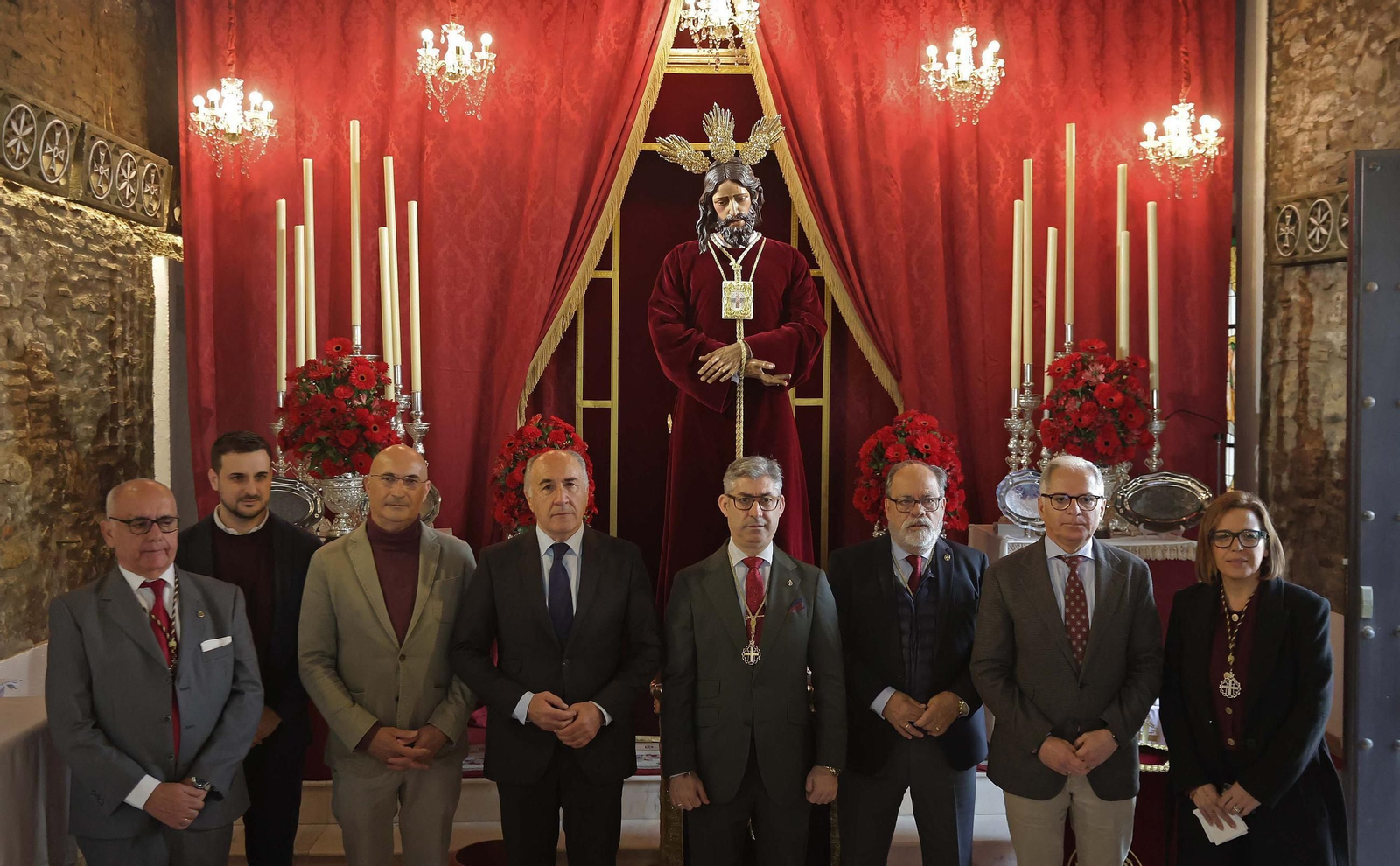 El tradicional besapiés del Cristo de Medinaceli de Algeciras, en imágenes