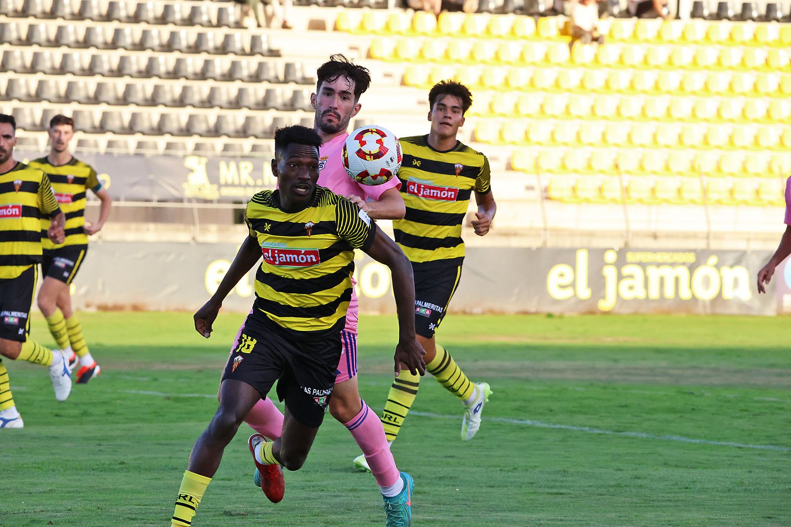 Imágenes del Trofeo de la Bella entre el San Roque de Lepe y el Recreativo de Huelva