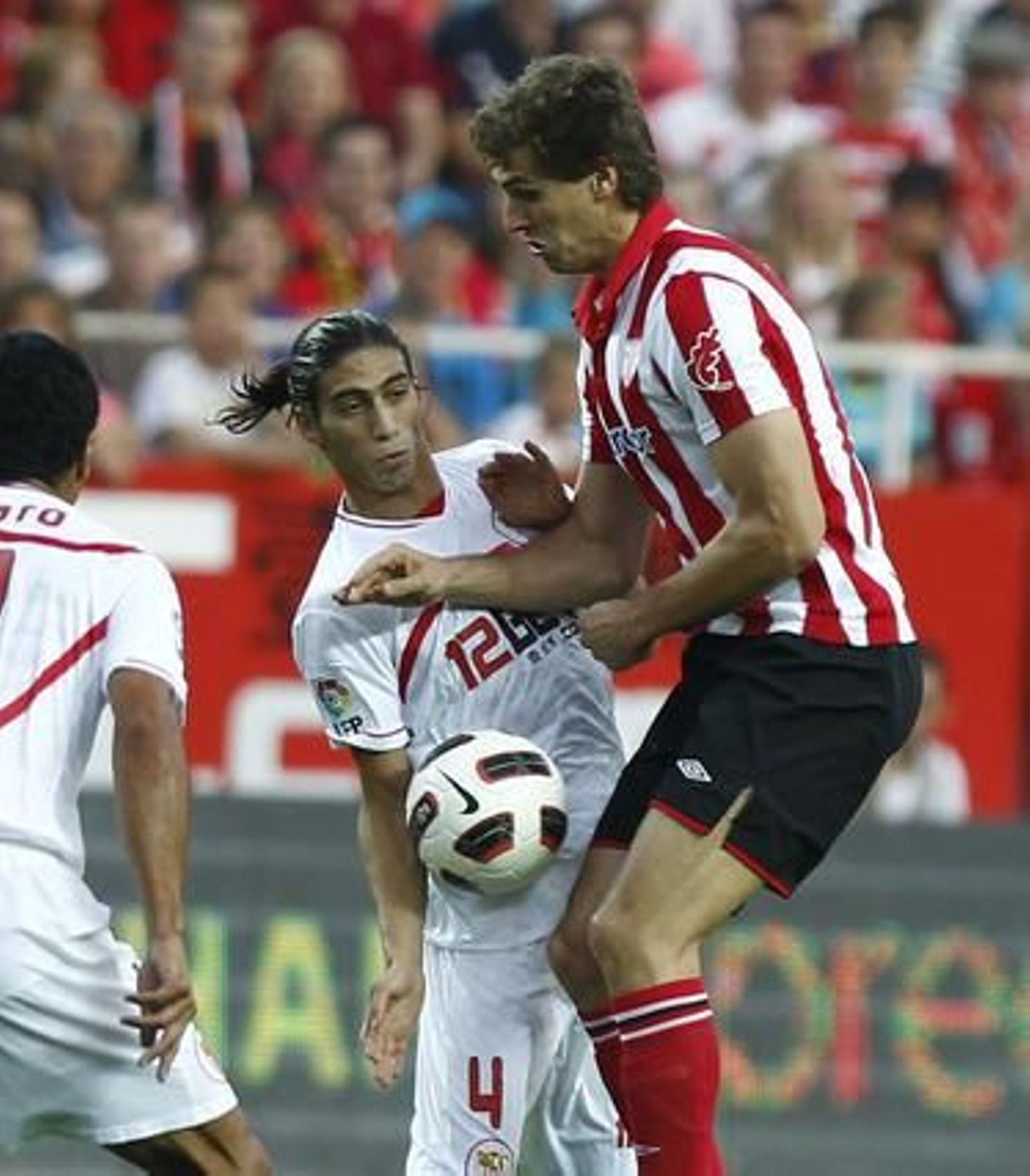 El Sevilla vence 4-3 al Athletic de Bilbao en el Sánchez Pizjuán con dos goles de Luis Fabiano y dos de Kanoute de penalti. / Antonio Pizarro