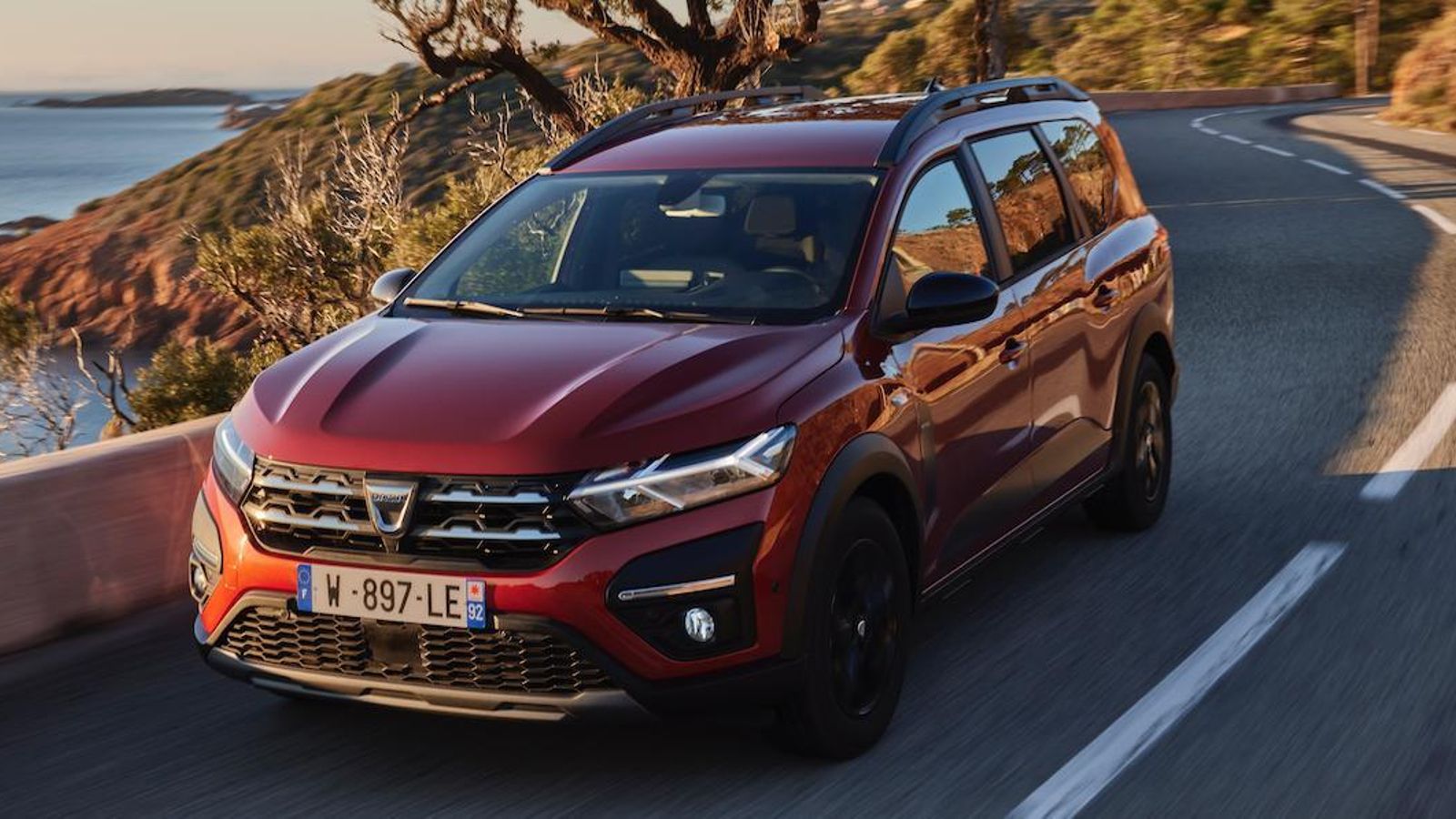 Los Jogger con motores aptos para utilizar gas superaron a sus hermanos en Dacia, los Sandero, en el mes de julio. Tras ambos se sitúo el Renault Captur. Cierran el top 5 dos Dacia más: Duster y Logan, por este orden.