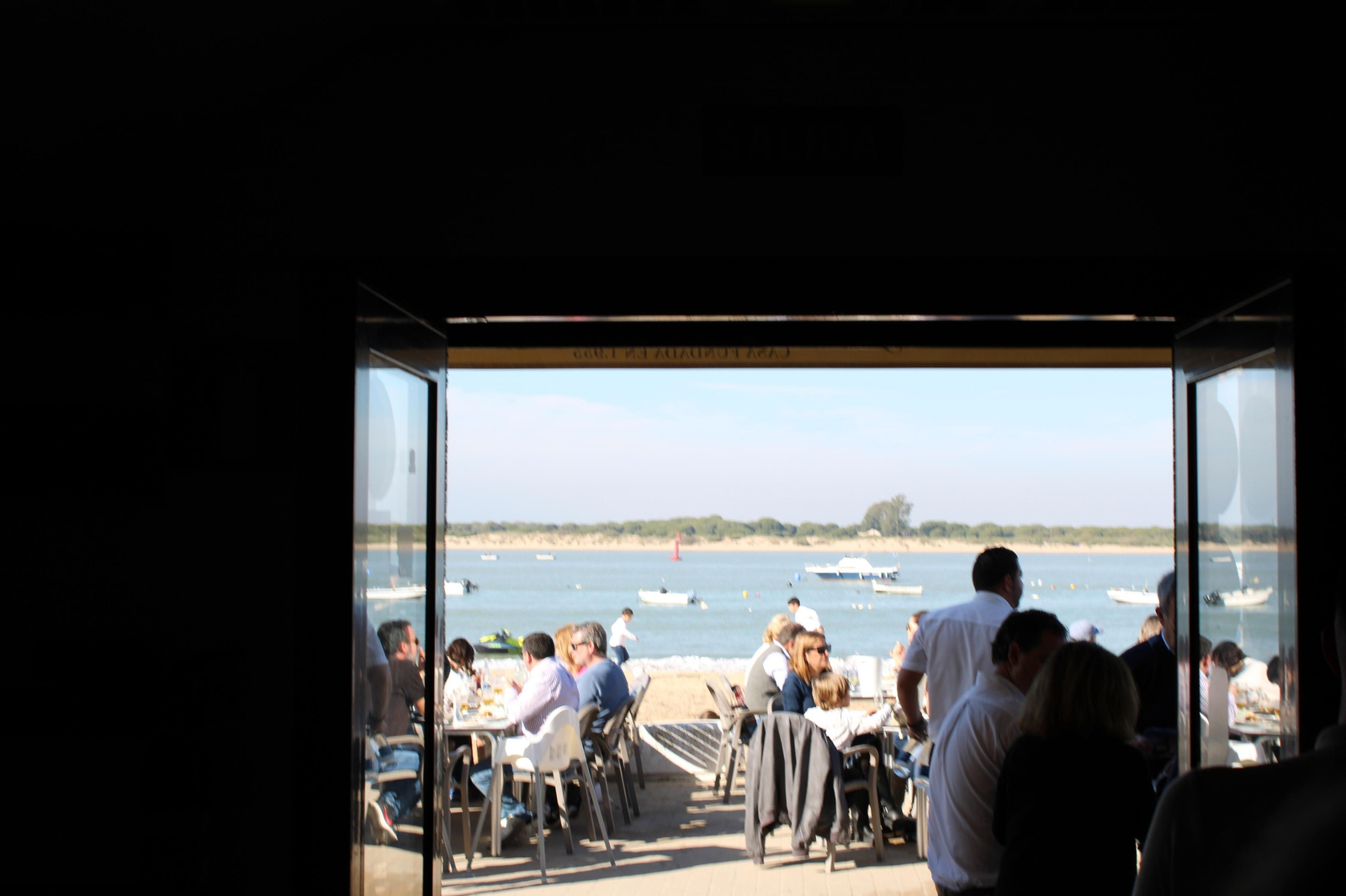 Paseo marítimo de Bajo Guía en enero de 2024: 'Abarrotao'