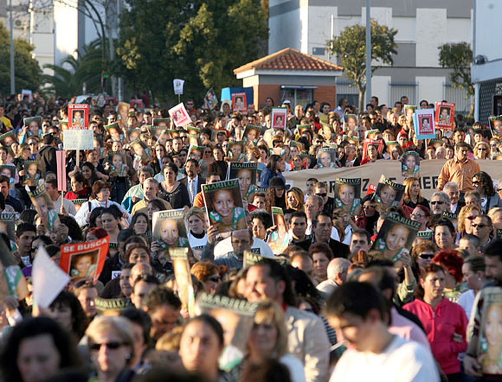 Diez mil onubenses claman "libertad" para Mari Luz