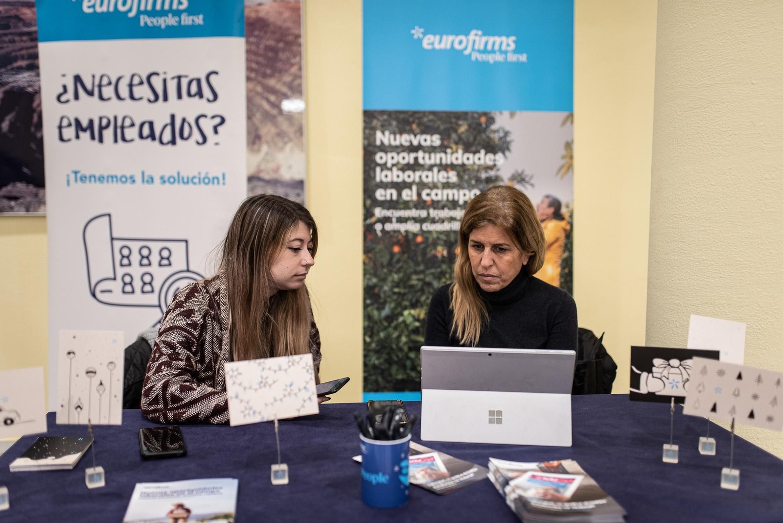 Imágenes de la Feria del Empleo organizada por la Fundación Cajasol y la FOE
