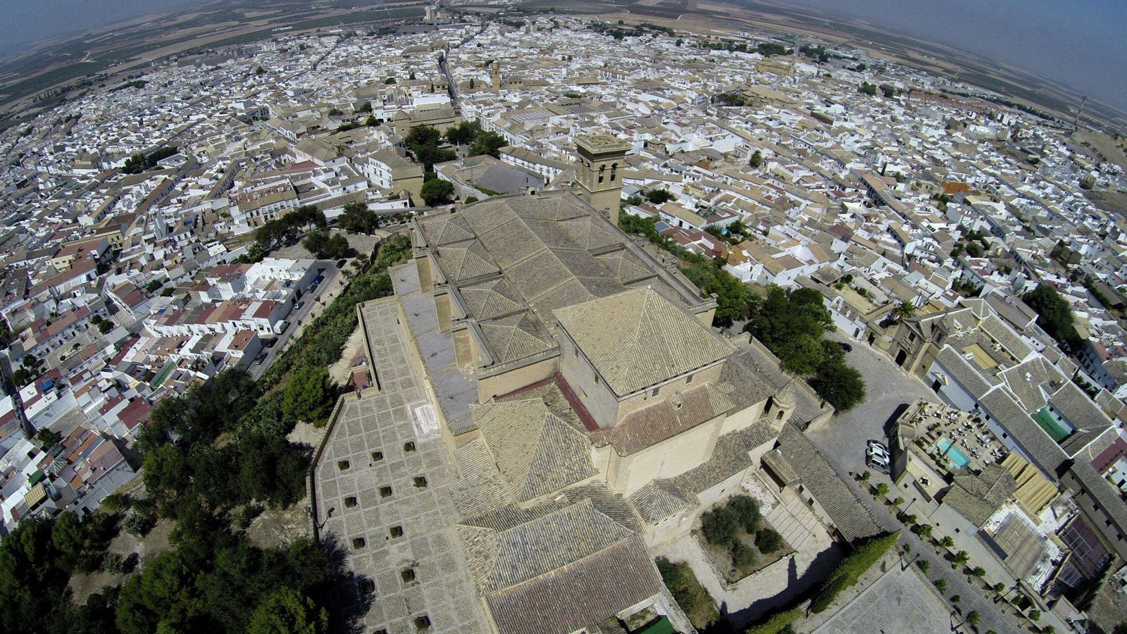 Vista aérea de Osuna , con la Colegiata Nuestra Señora de  la Asunción en primer plano.