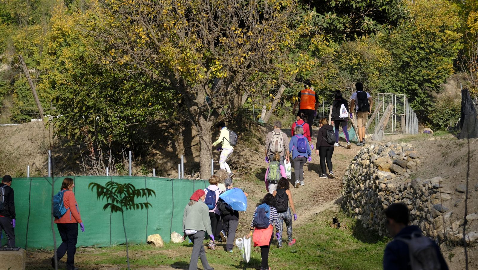 Limpieza y senderismo por la Alpujarra, en imágenes