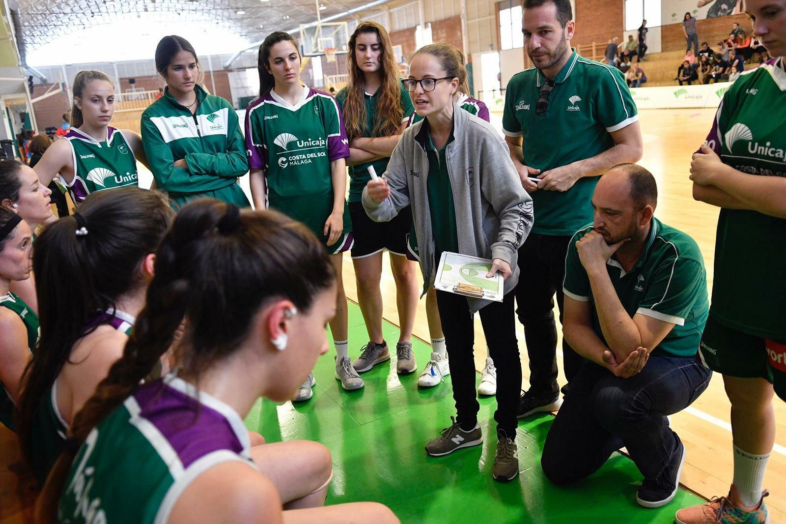 Lorena Aranda da órdenes en un tiempo muerto.